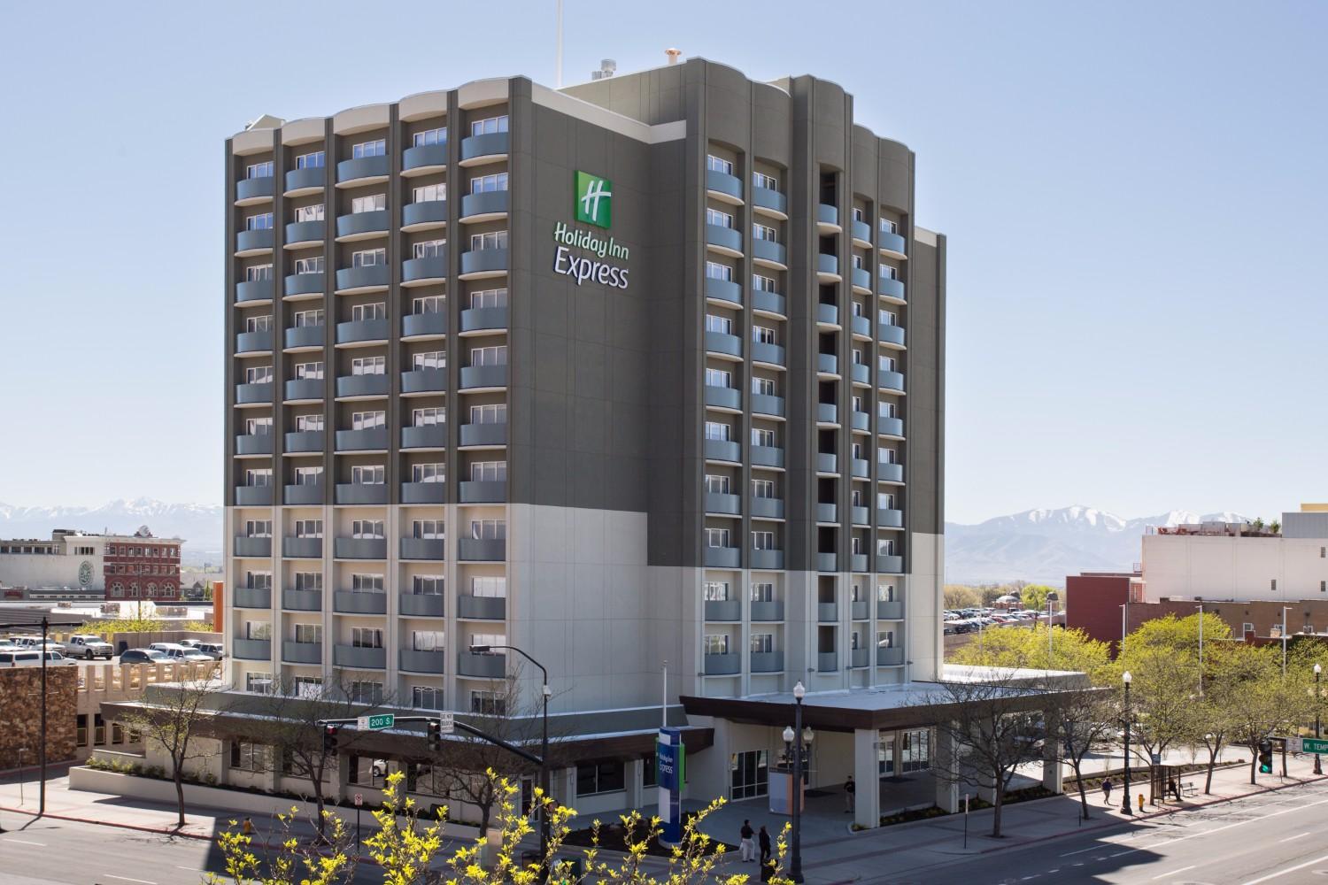 Holiday Inn Express & Suites - Sturbridge By Ihg Buitenkant foto