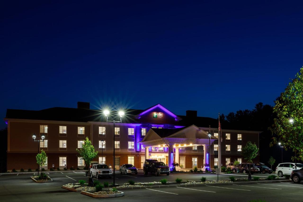 Holiday Inn Express & Suites - Sturbridge By Ihg Buitenkant foto
