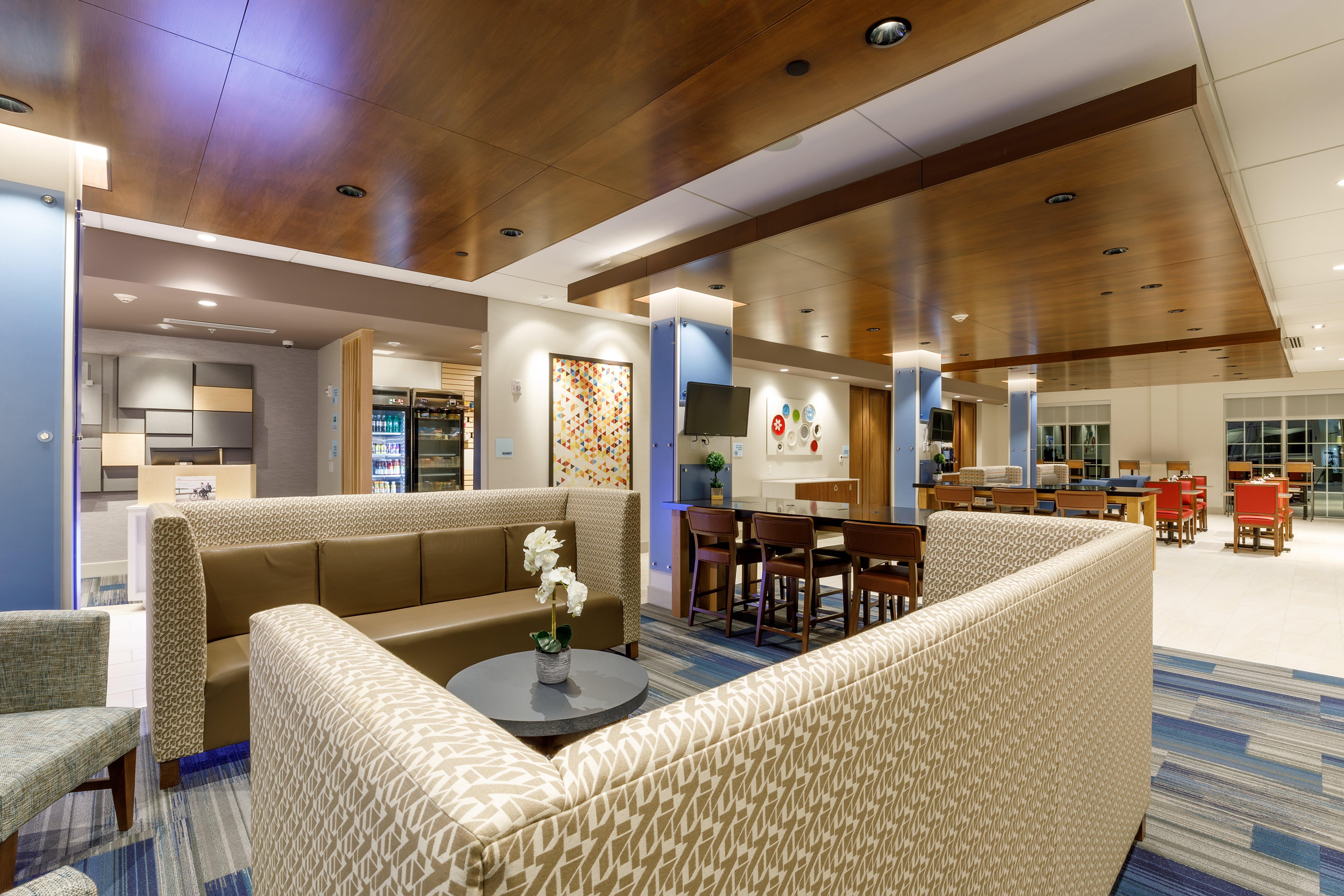Holiday Inn Express & Suites - Sturbridge By Ihg Buitenkant foto
