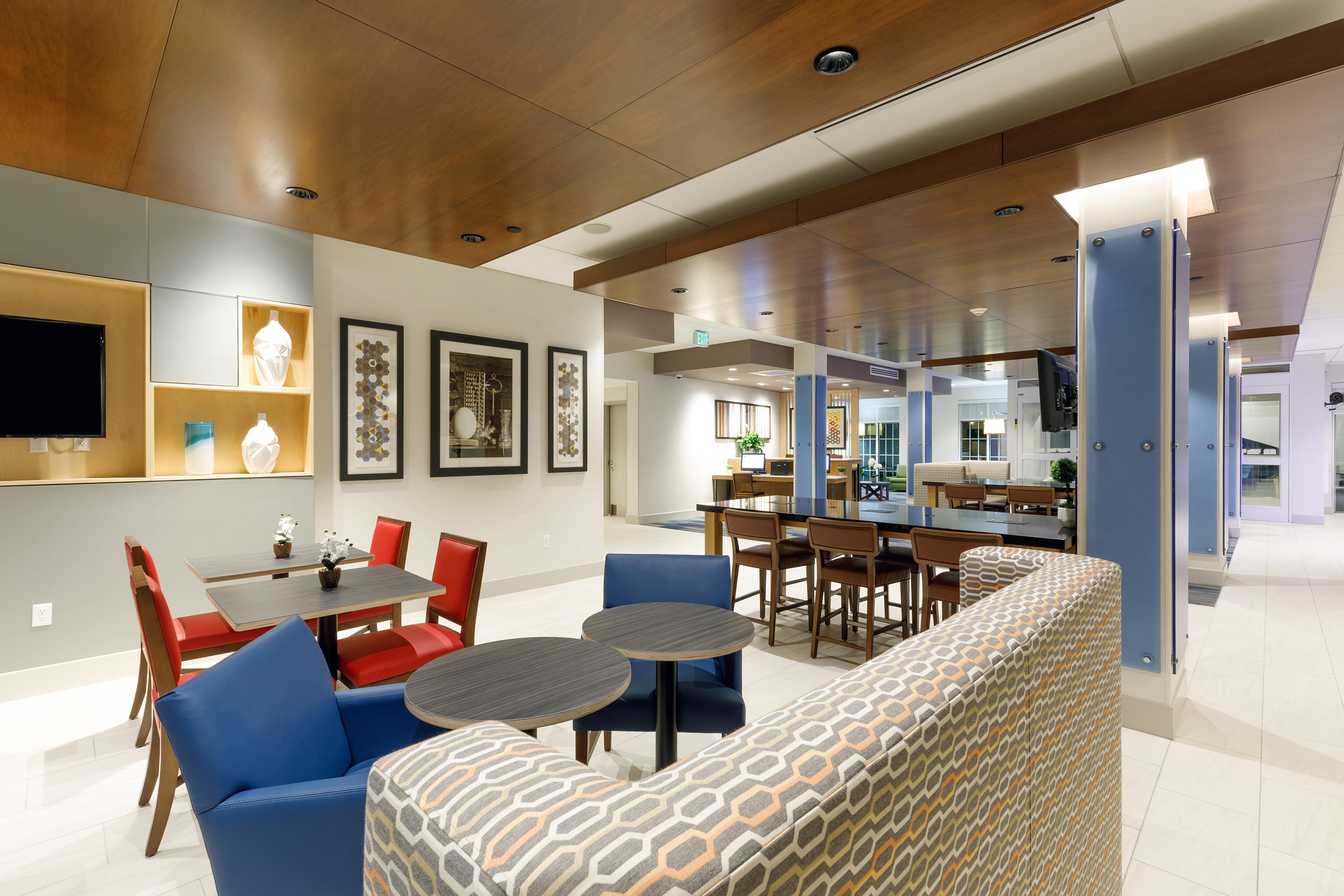 Holiday Inn Express & Suites - Sturbridge By Ihg Buitenkant foto