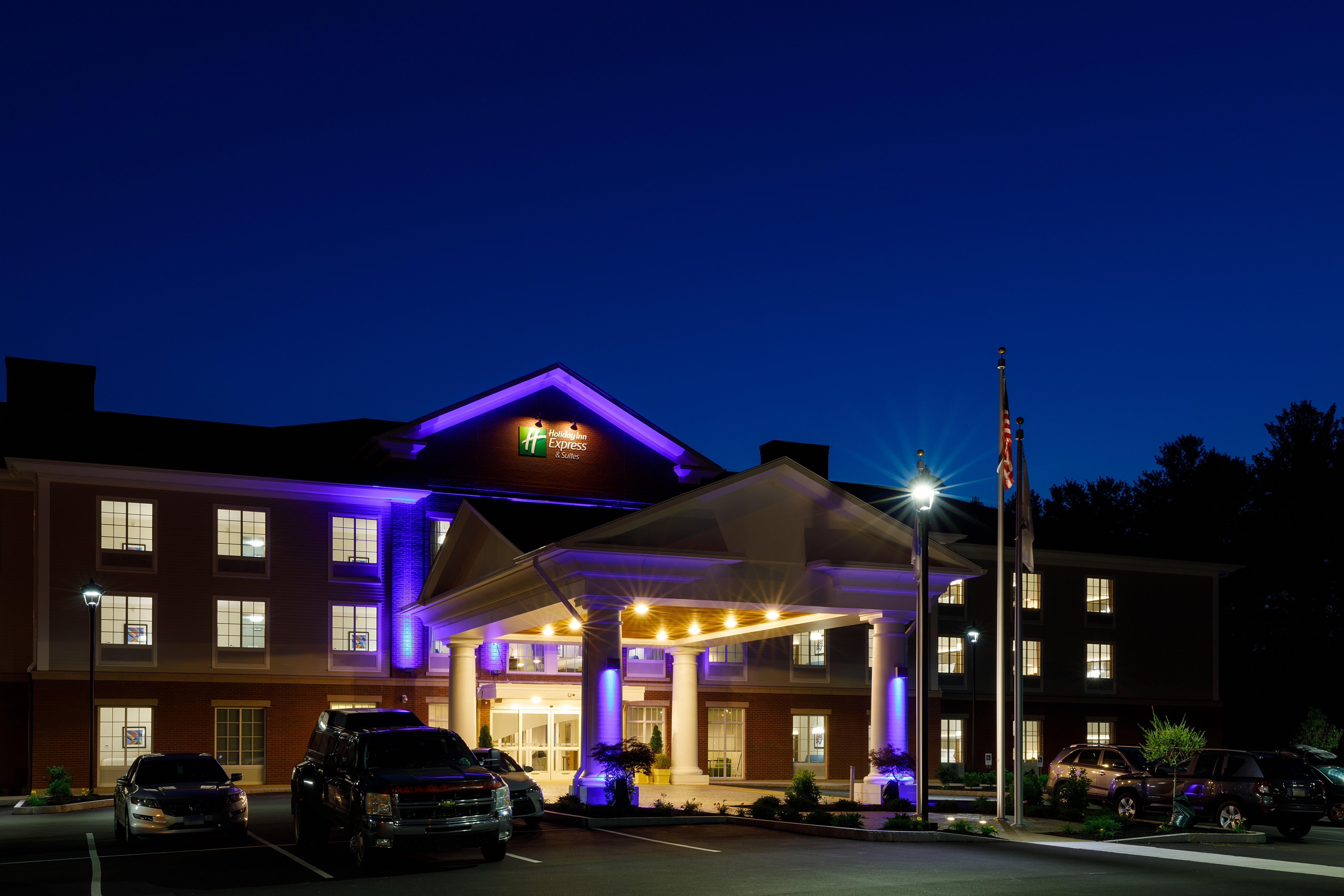 Holiday Inn Express & Suites - Sturbridge By Ihg Buitenkant foto