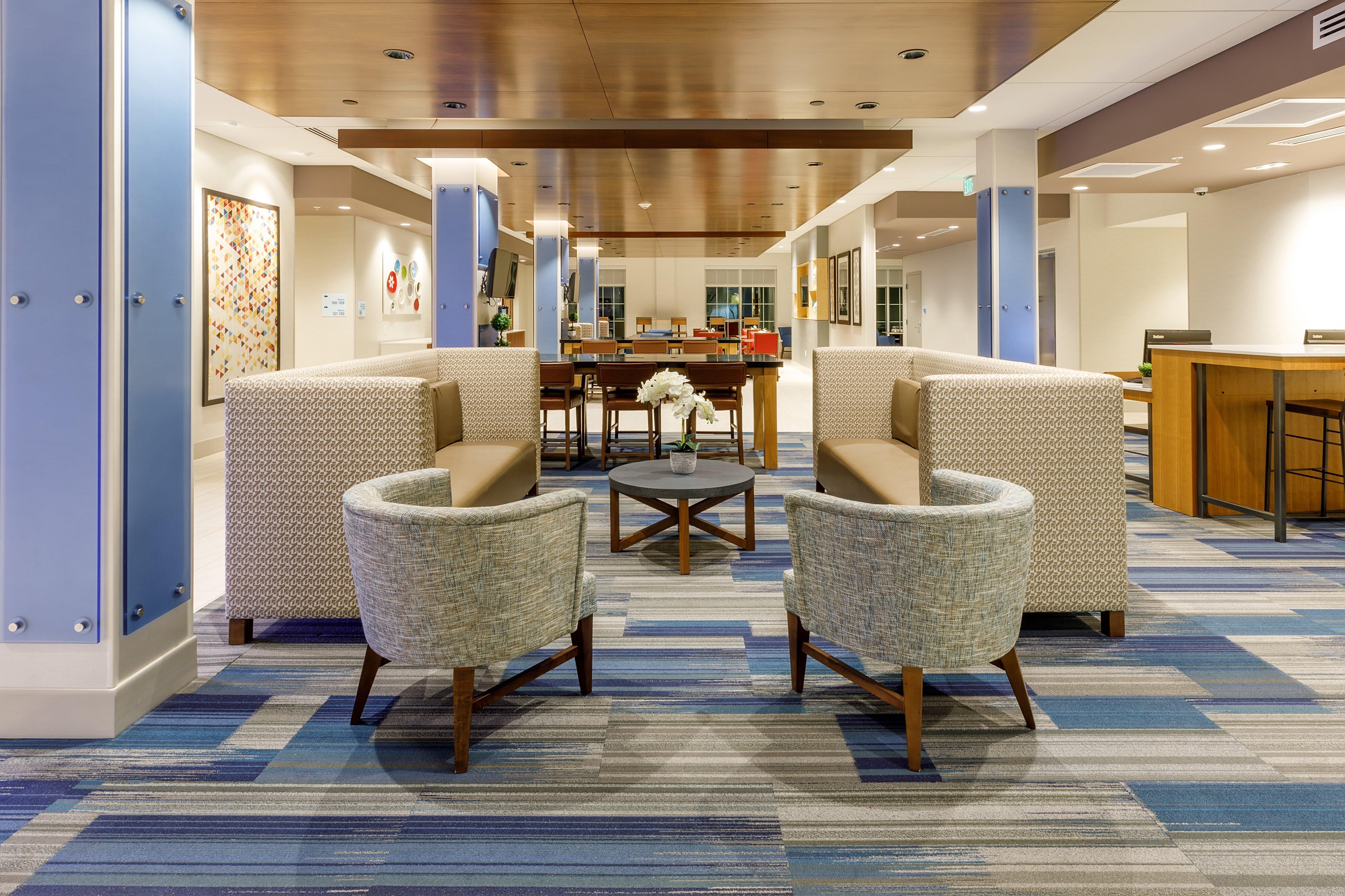 Holiday Inn Express & Suites - Sturbridge By Ihg Buitenkant foto