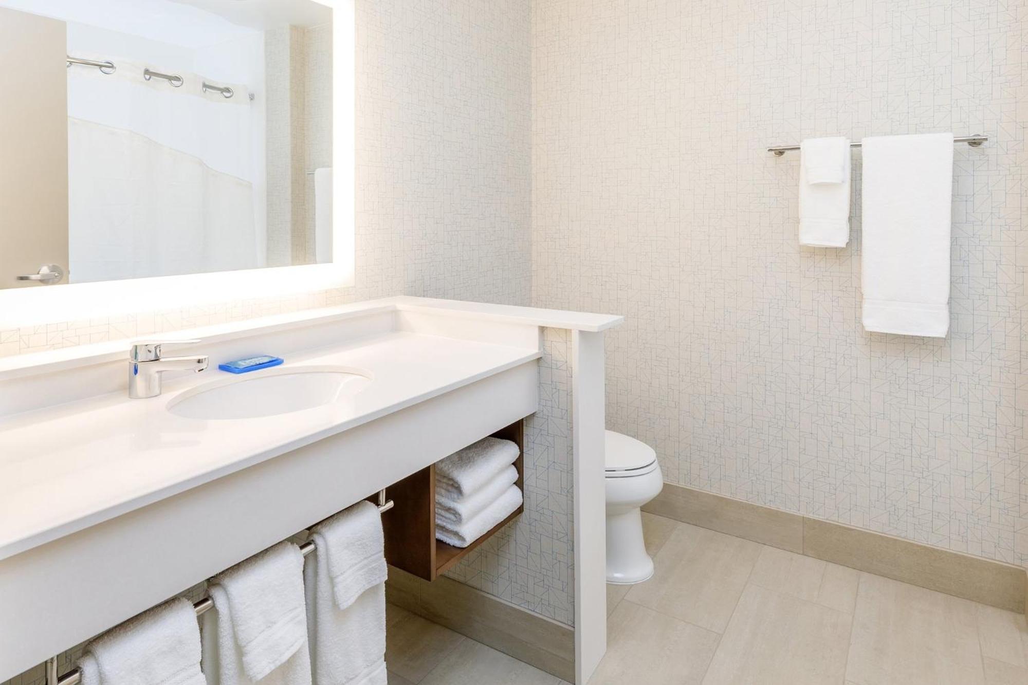 Holiday Inn Express & Suites - Sturbridge By Ihg Buitenkant foto