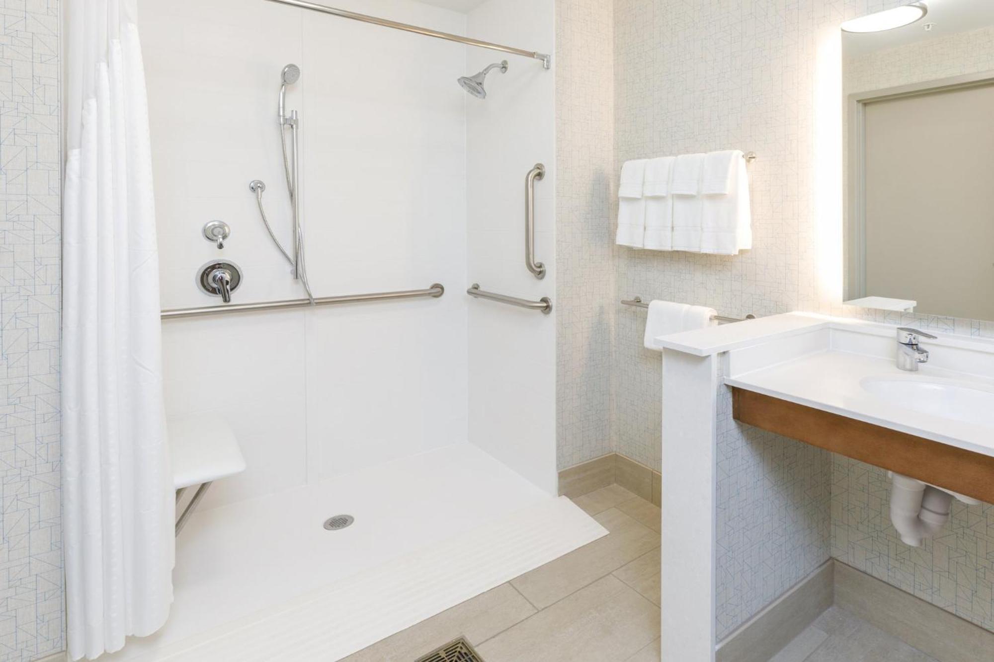 Holiday Inn Express & Suites - Sturbridge By Ihg Buitenkant foto