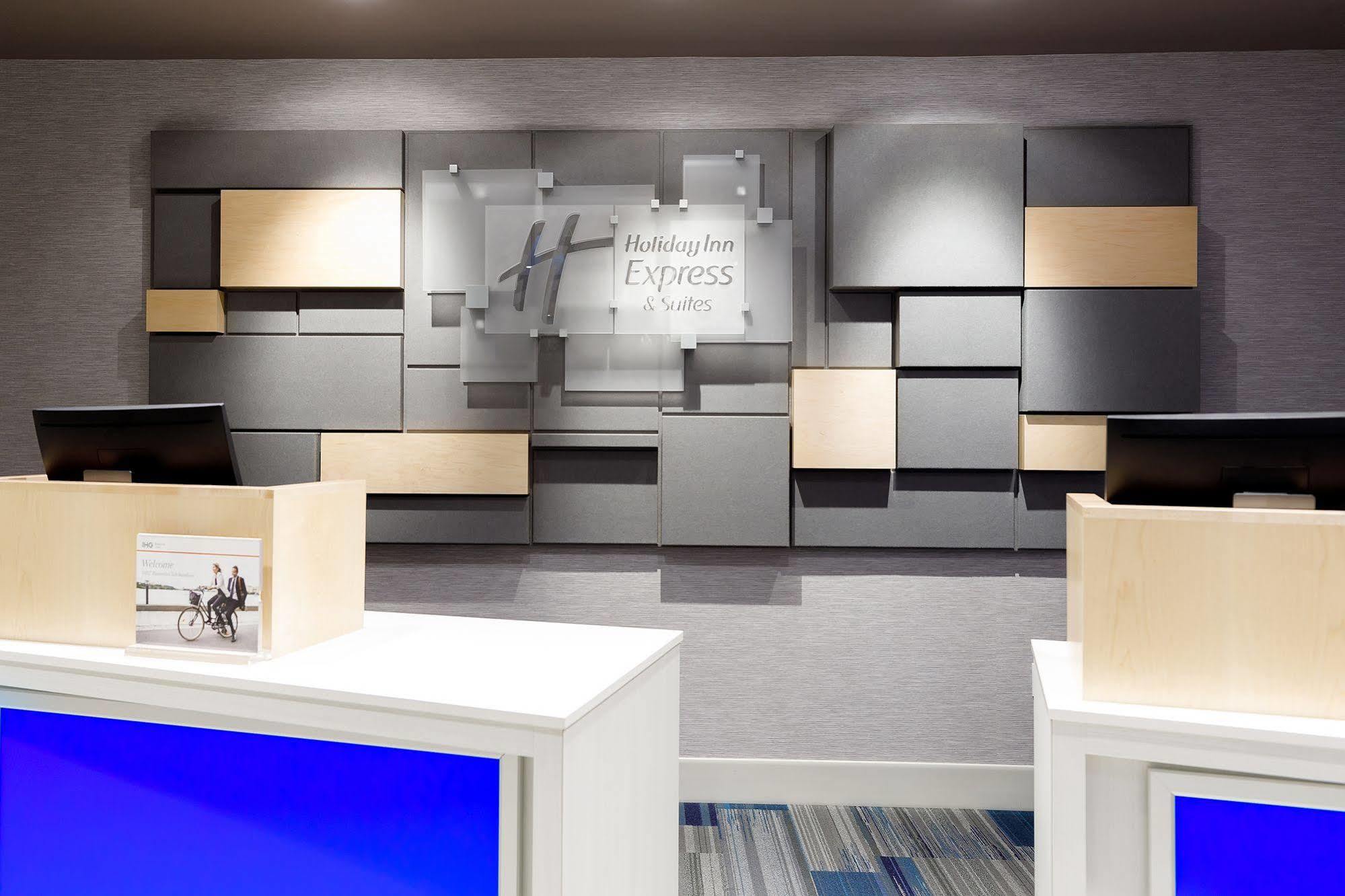 Holiday Inn Express & Suites - Sturbridge By Ihg Buitenkant foto