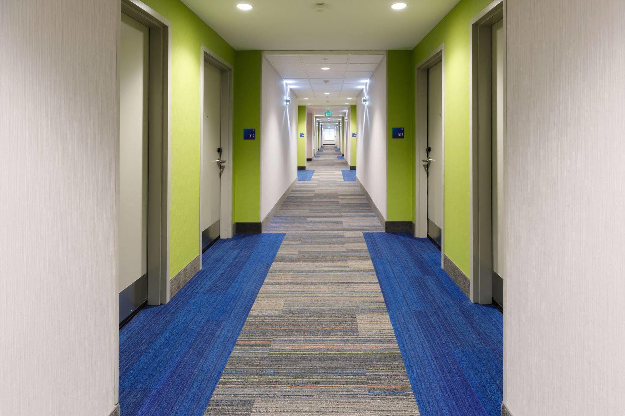 Holiday Inn Express & Suites - Sturbridge By Ihg Buitenkant foto