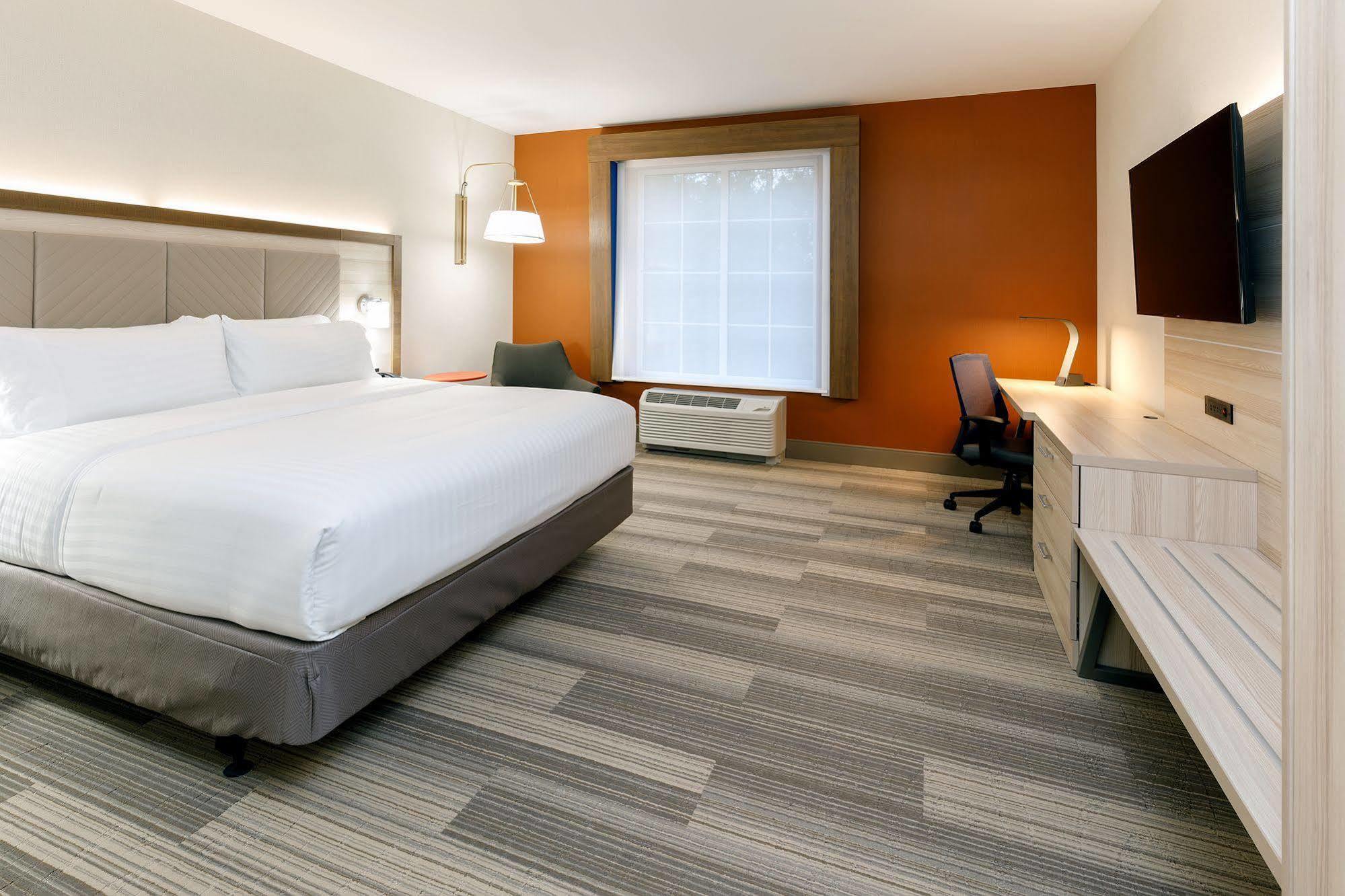Holiday Inn Express & Suites - Sturbridge By Ihg Buitenkant foto