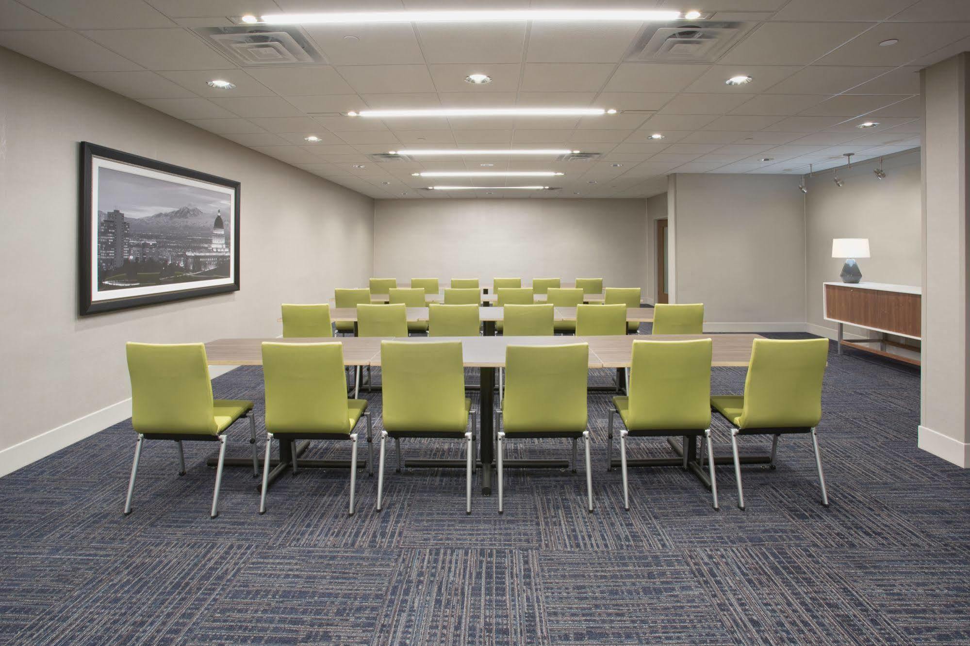 Holiday Inn Express & Suites - Sturbridge By Ihg Buitenkant foto