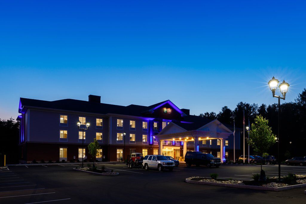 Holiday Inn Express & Suites - Sturbridge By Ihg Buitenkant foto
